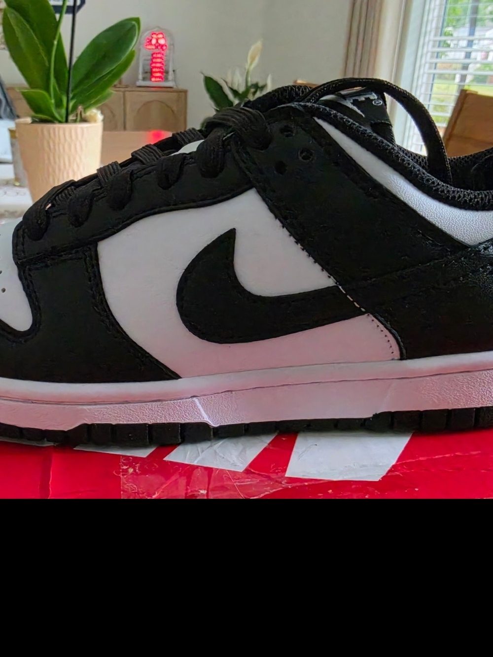 Nike Womens Black/White Low-Top Sneakers - Picture 2 of 4